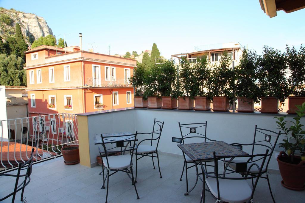 B&B Evelyne Taormina Exterior foto